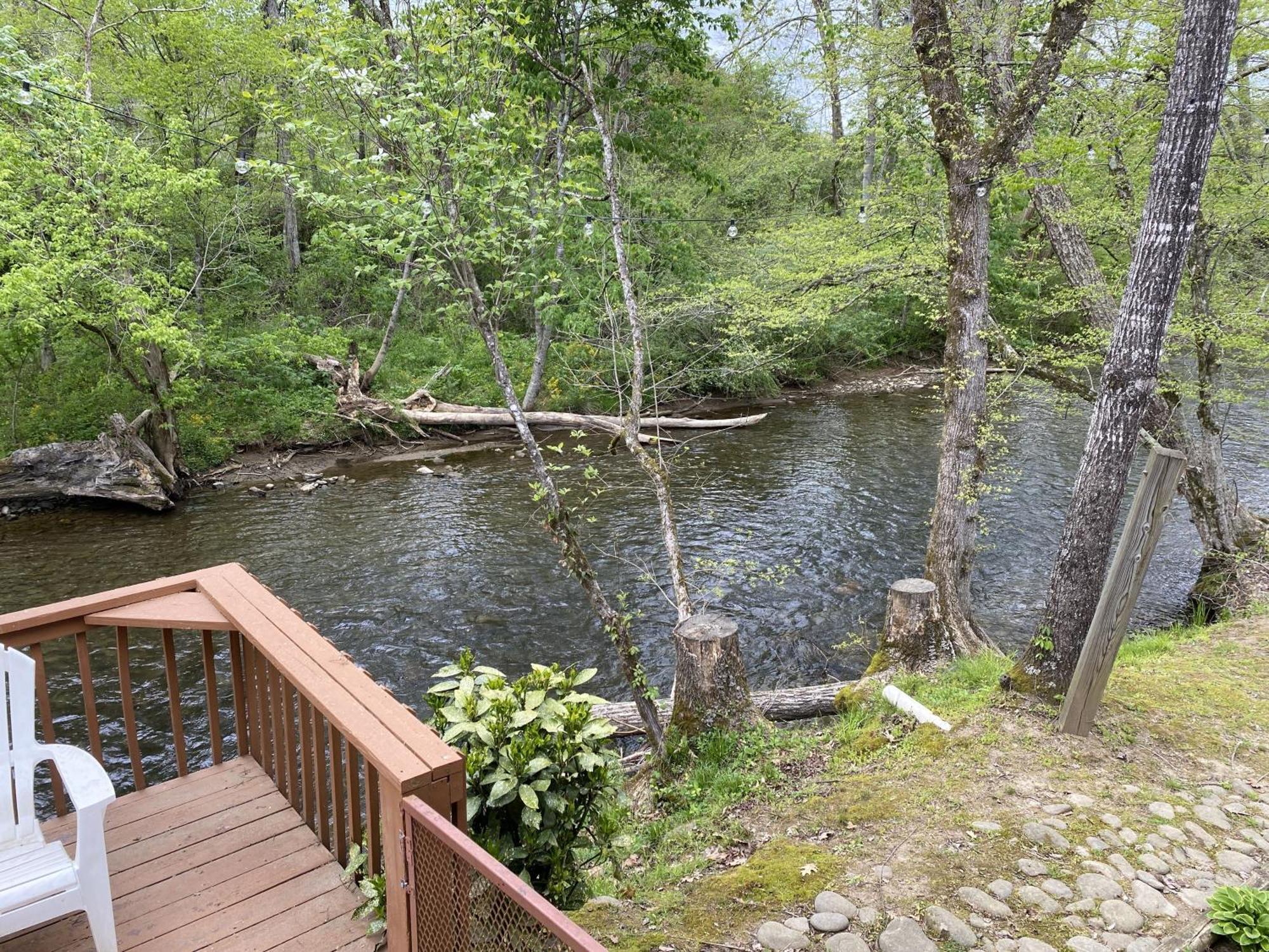 Gray'S Place On Cosby Creek - 2 Bedrooms, 2 Baths, Sleeps 6 Home Экстерьер фото